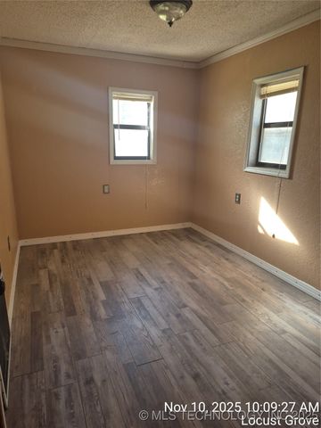 1544 E 565 Road, Locust Grove, OK 74352