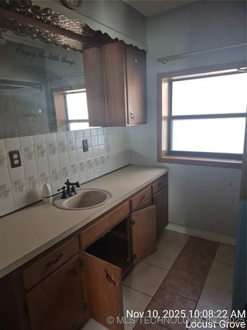 1544 E 565 Road, Locust Grove, OK 74352