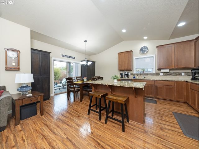 1020 E 4TH St, Yamhill, OR 97148