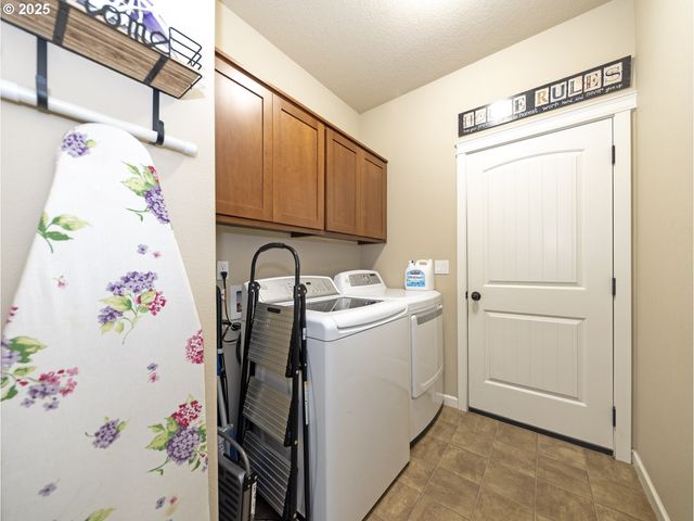 1020 E 4TH St, Yamhill, OR 97148