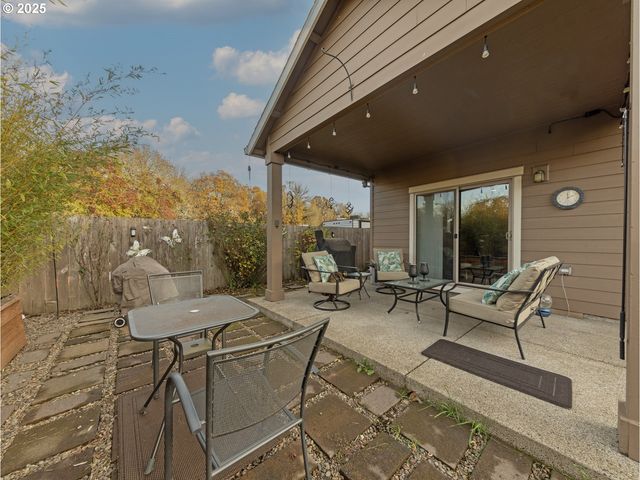 1020 E 4TH St, Yamhill, OR 97148