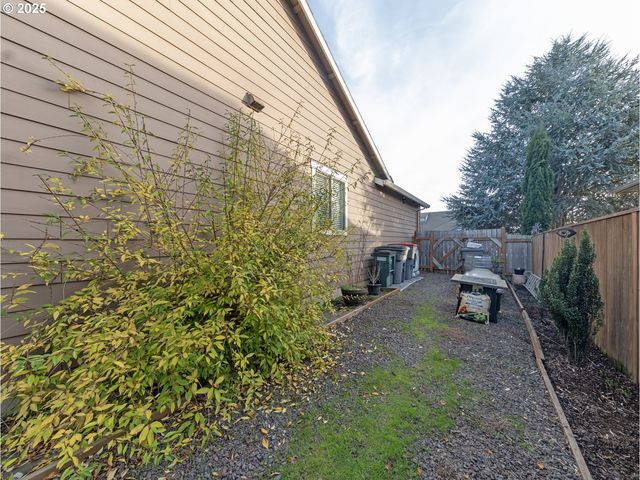 1020 E 4TH St, Yamhill, OR 97148