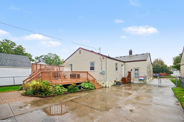 22801 Violet Street, St Clair Shores, MI 48082