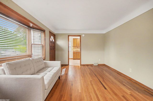 22801 Violet Street, St Clair Shores, MI 48082
