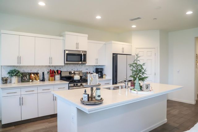2040 Descanso, Clovis, CA 93619
