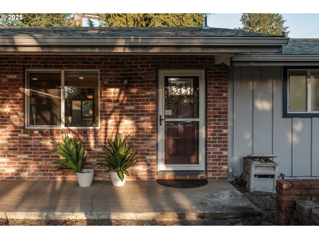 1141 Ne SPRINGWOOD Dr, Albany, OR 97321