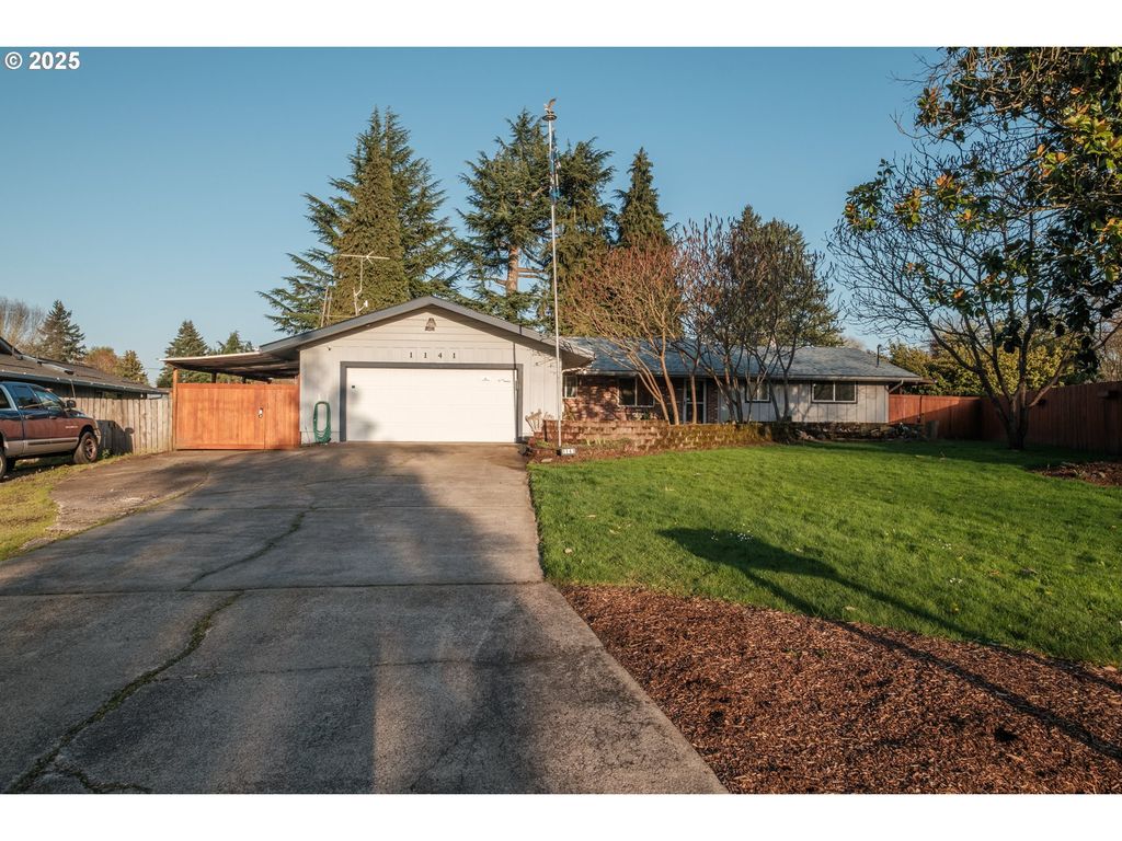 1141 Ne SPRINGWOOD Dr, Albany, OR 97321