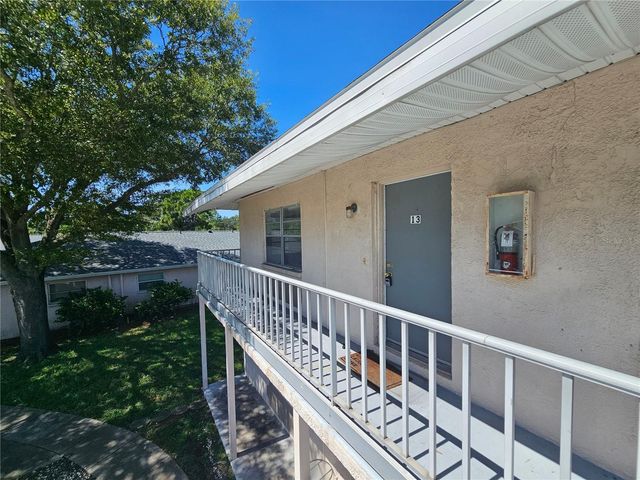 209 NW JEFFERSON CIRCLE N 13, St Petersburg, FL 33702
