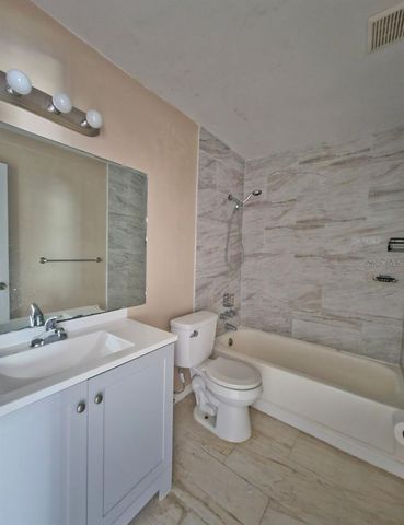 209 NW JEFFERSON CIRCLE N 13, St Petersburg, FL 33702