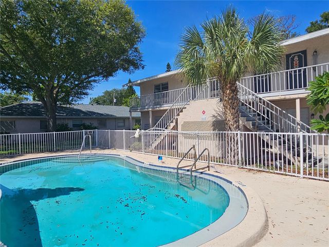 209 NW JEFFERSON CIRCLE N 13, St Petersburg, FL 33702