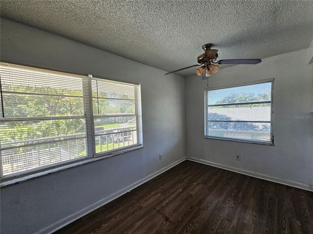 209 NW JEFFERSON CIRCLE N 13, St Petersburg, FL 33702