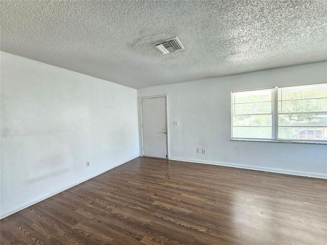 209 NW JEFFERSON CIRCLE N 13, St Petersburg, FL 33702