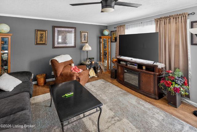 10008 Donau Ln, Louisville, KY 40272