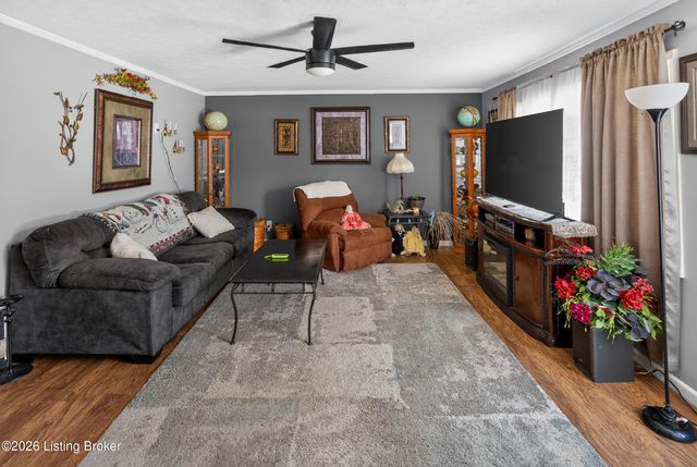 10008 Donau Ln, Louisville, KY 40272