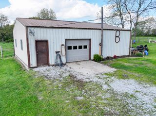 404 Farm Road 1200, Aurora, MO 65605