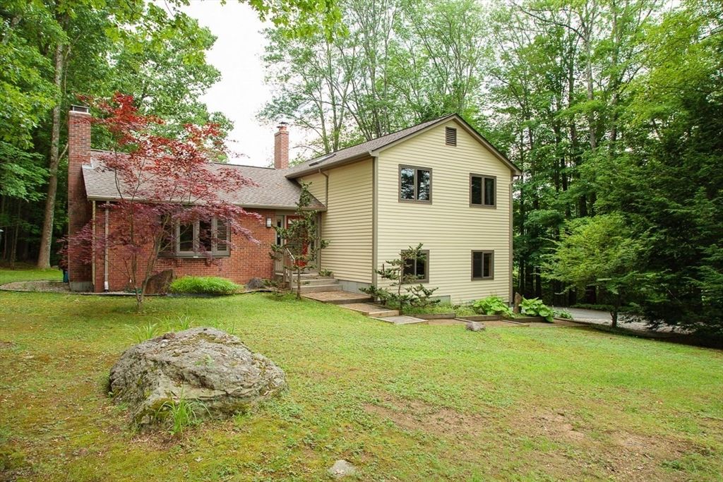 305 Strong St, Amherst, MA 01002