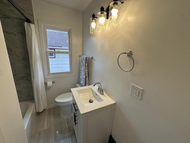 5832 N 71st STREET, Milwaukee, WI 53218