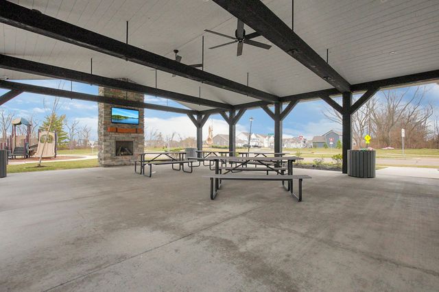7 Erin Hills Road, Commercial Point, OH 43116
