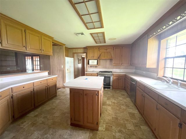 1518 Cr 307, El Campo, TX 77437