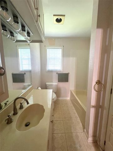 1518 Cr 307, El Campo, TX 77437