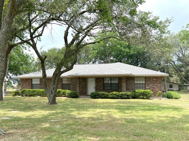 1518 Cr 307, El Campo, TX 77437