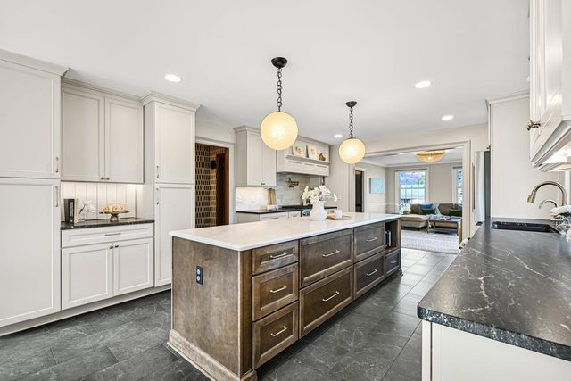 15025 Westover ROAD, Elm Grove, WI 53122