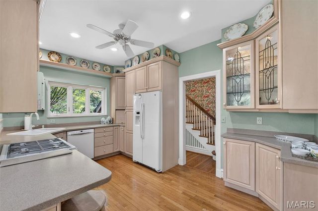 624 Locksley Place, Webster Groves, MO 63119