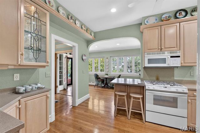 624 Locksley Place, Webster Groves, MO 63119