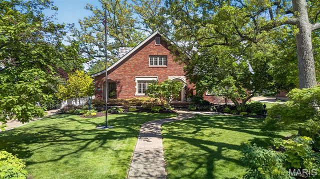 624 Locksley Place, Webster Groves, MO 63119
