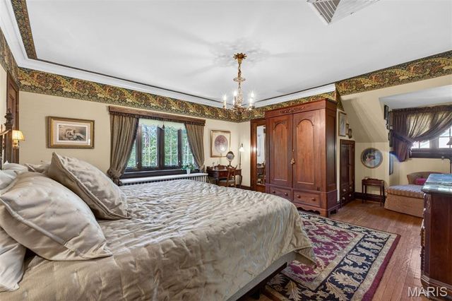 624 Locksley Place, Webster Groves, MO 63119