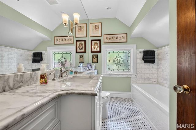 624 Locksley Place, Webster Groves, MO 63119