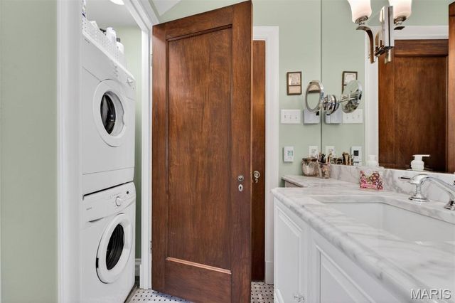 624 Locksley Place, Webster Groves, MO 63119