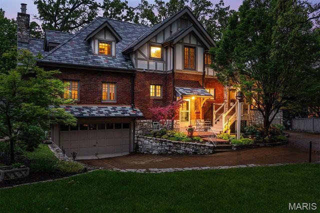 624 Locksley Place, Webster Groves, MO 63119