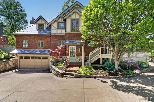 624 Locksley Place, Webster Groves, MO 63119