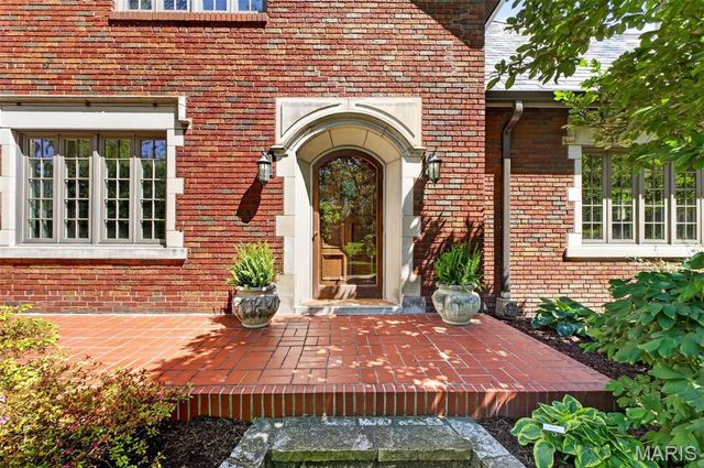 624 Locksley Place, Webster Groves, MO 63119