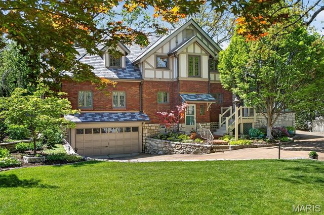 624 Locksley Place, Webster Groves, MO 63119