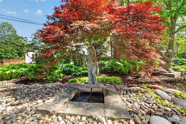 624 Locksley Place, Webster Groves, MO 63119