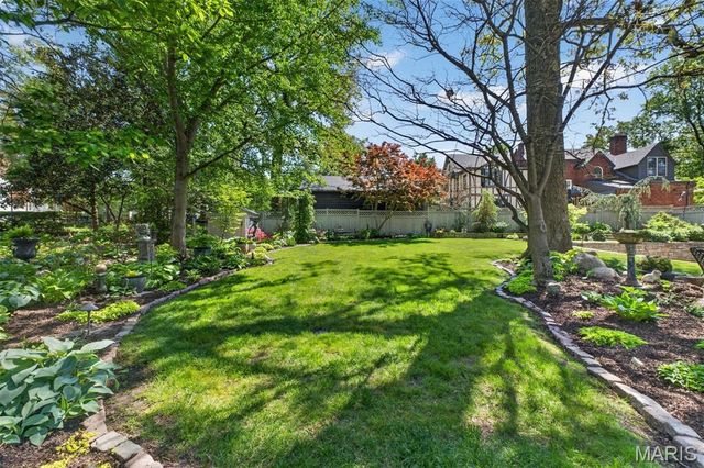624 Locksley Place, Webster Groves, MO 63119