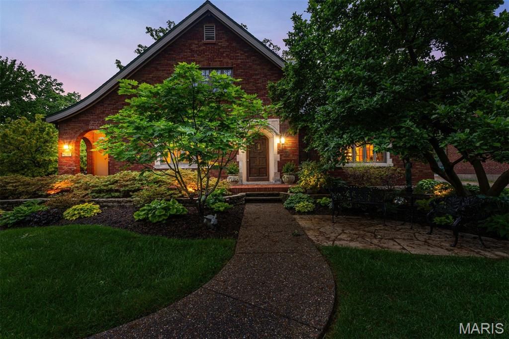 624 Locksley Place, Webster Groves, MO 63119