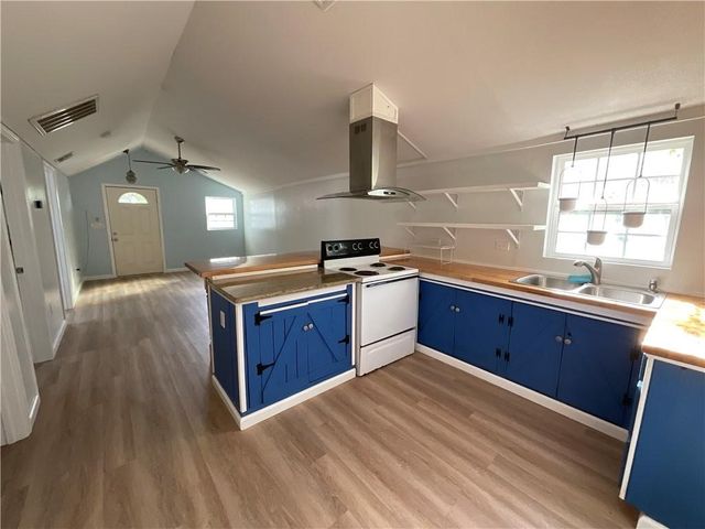 2806 Guadalupe, Corpus Christi, TX 78405