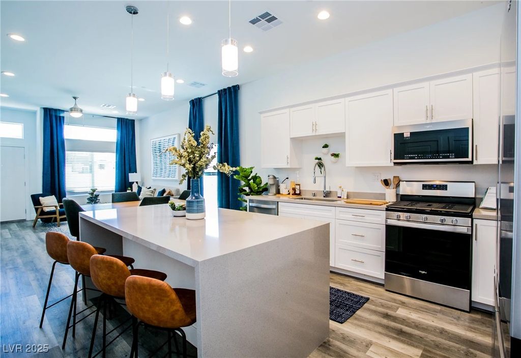 10520 Prospering Valley Way, Las Vegas, NV 89166