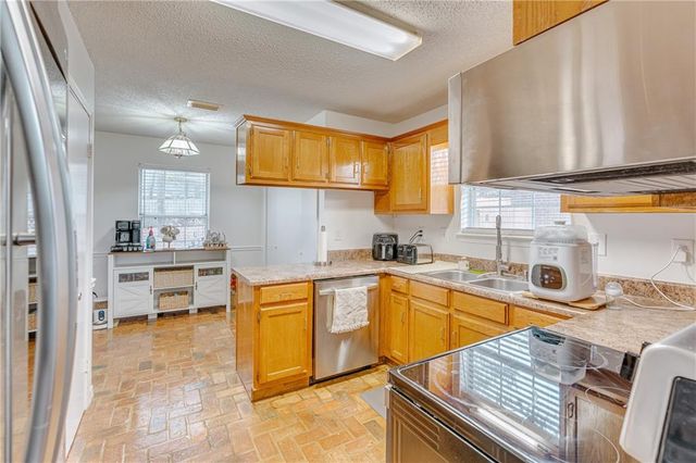 1724 Sandalwood Drive, Mobile, AL 36618