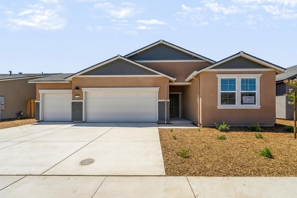 Image 1 of property listing at 617 Victoria Avenue # 201, Chowchilla, CA 93610
