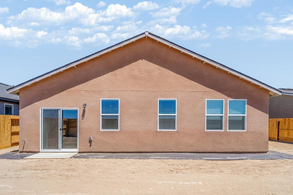 Image 12 of property listing at 617 Victoria Avenue # 201, Chowchilla, CA 93610