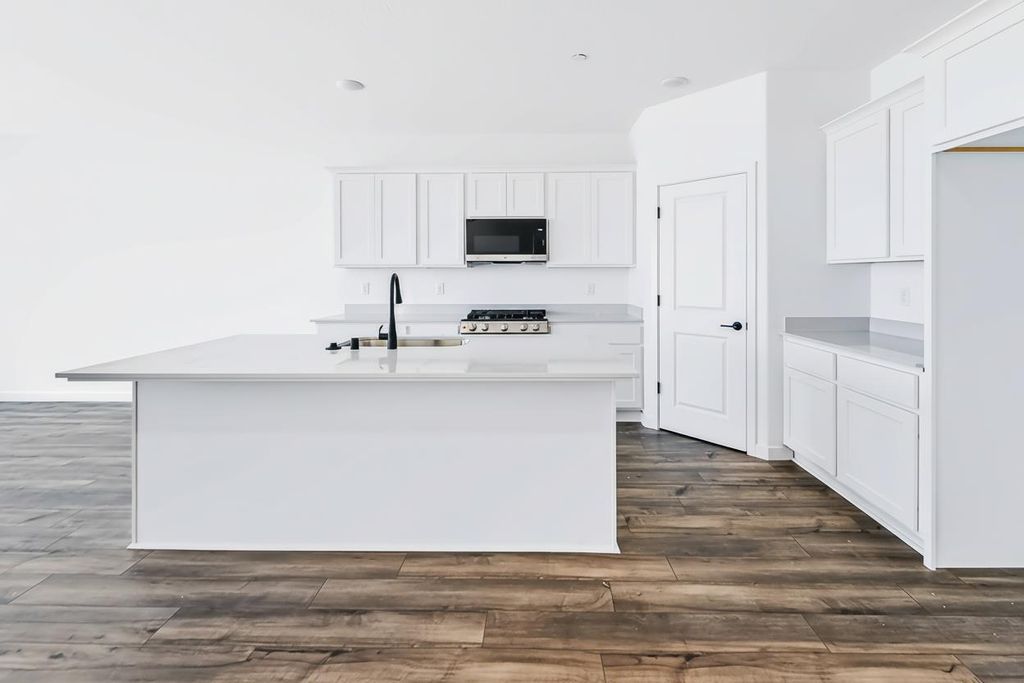 Image 17 of property listing at 617 Victoria Avenue # 201, Chowchilla, CA 93610
