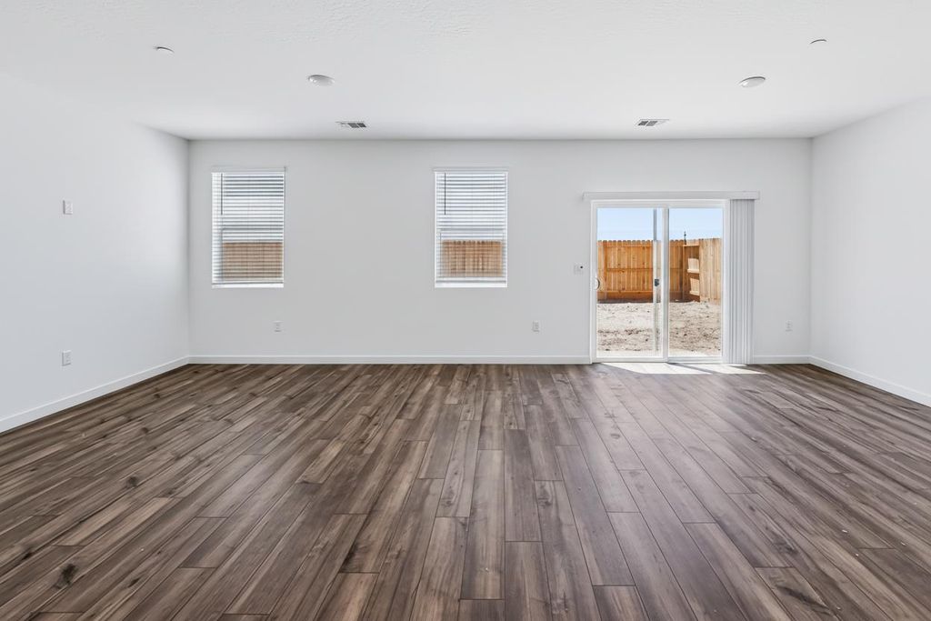 Image 18 of property listing at 617 Victoria Avenue # 201, Chowchilla, CA 93610