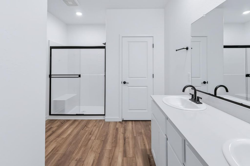 Image 21 of property listing at 617 Victoria Avenue # 201, Chowchilla, CA 93610