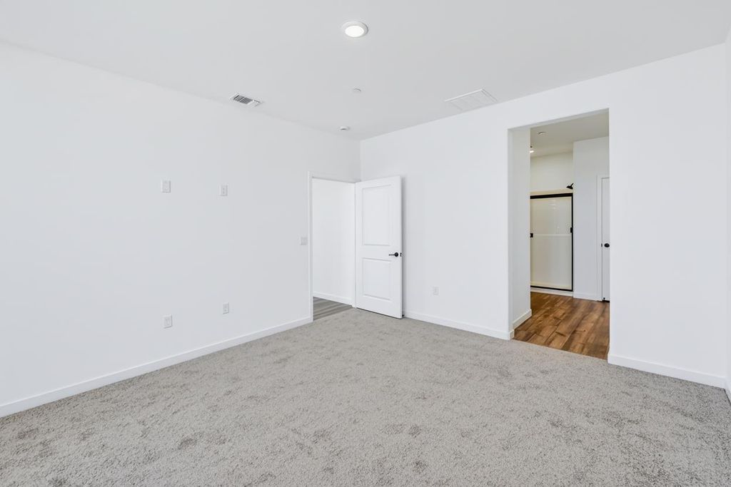 Image 24 of property listing at 617 Victoria Avenue # 201, Chowchilla, CA 93610