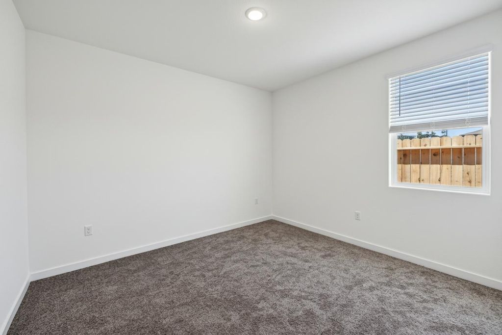 Image 5 of property listing at 617 Victoria Avenue # 201, Chowchilla, CA 93610