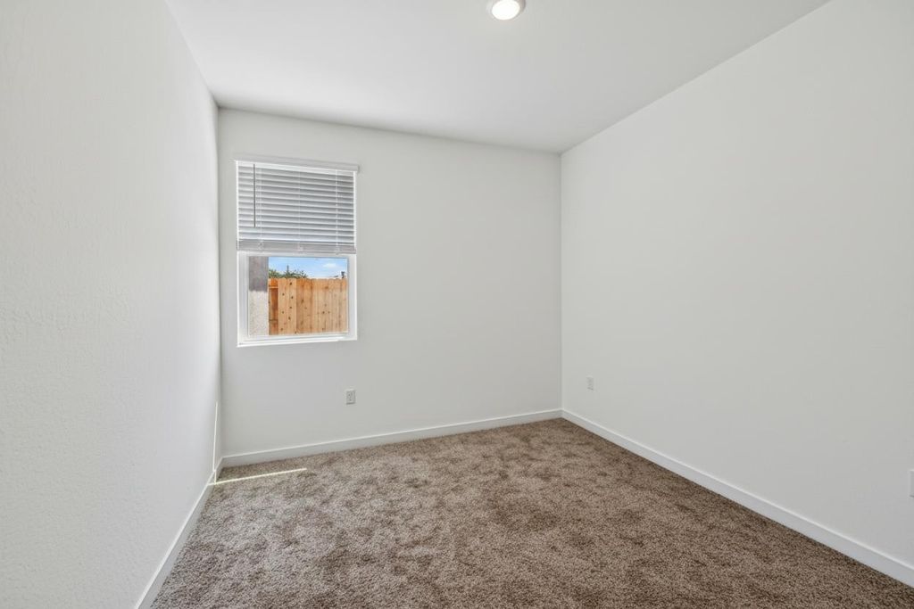 Image 7 of property listing at 617 Victoria Avenue # 201, Chowchilla, CA 93610